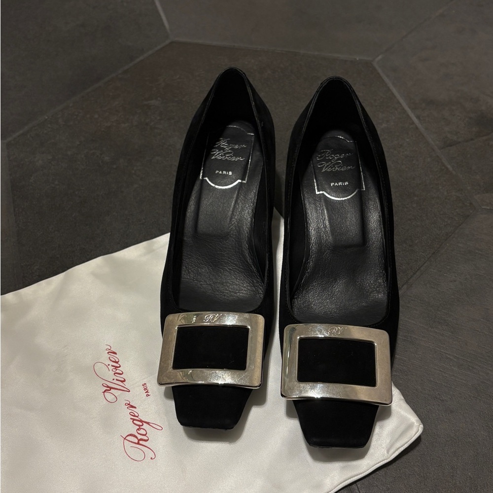 Roger Vivier Belle Vivier Pumps in suede